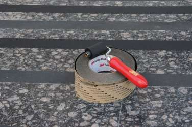 Антиковзальна стрічка 3М™ Safety-Walk 610 в дії